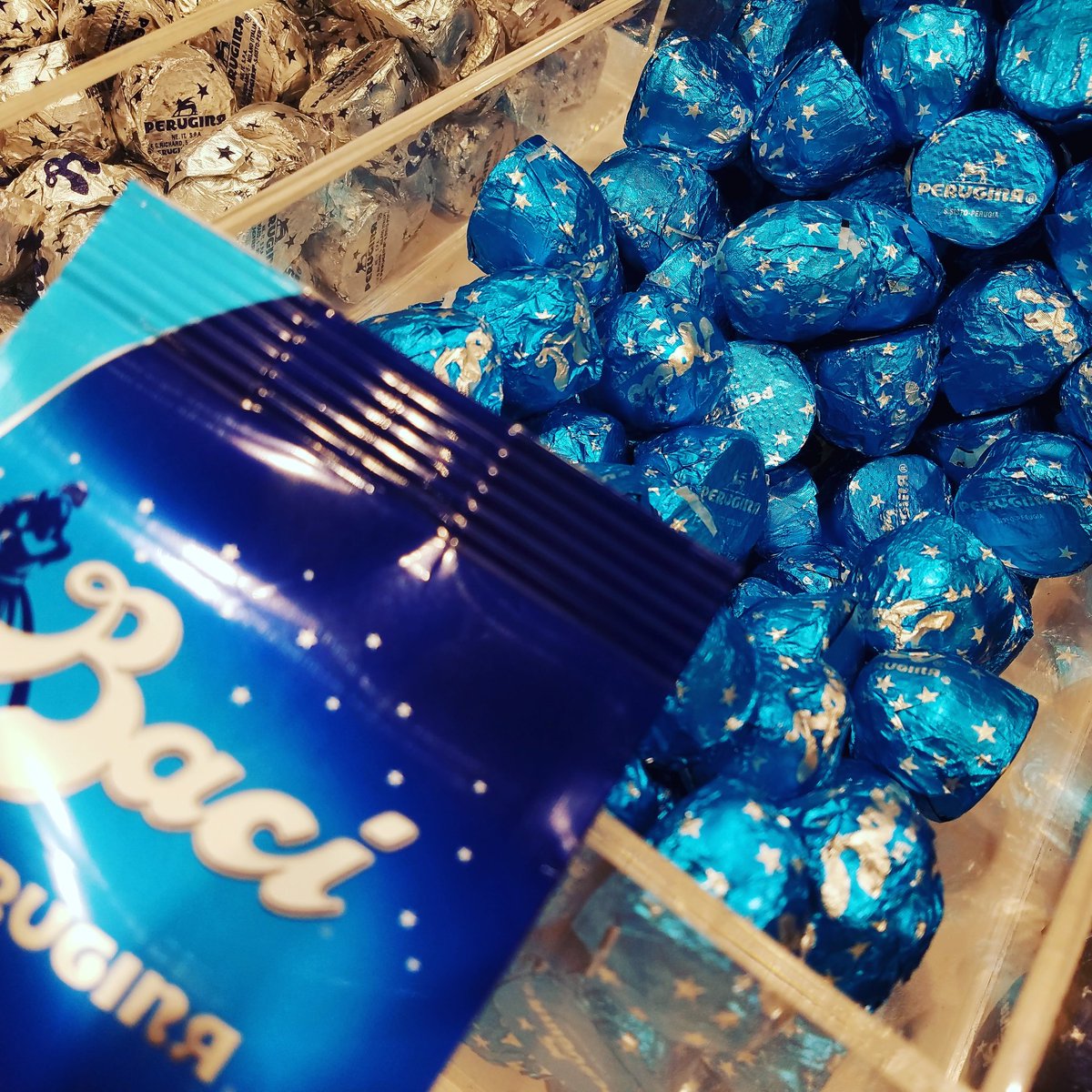 ChicagoLovesPan's tweet photo. So good to see @baciperugina at @SweetsandSnacks again! DH used to get these for me when we were dating @CandyUSA #SSE17 #SSEBuzz #candy https://t.co/q0kRkLIubP