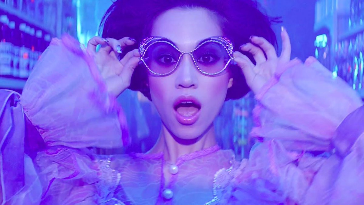 optunderground's tweet image. Thought you'd enjoy this fun video from @marcjacobs to get your #MemorialWeekend started! buff.ly/2rVctIi