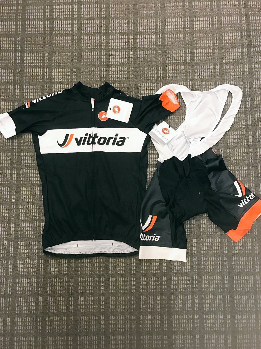 VittoriaTires's tweet photo. Follow us, like this post, and RT to win this Mens Medium @CastelliCycling x Vittoria kit! #VittoriaTires #Giro100 #Cycling #Castelli https://t.co/EEVwzI1whD