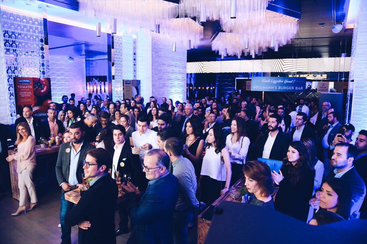 Hellmann's sos ailesi artık evinizde😎Lansmanımıza katılan herkese çok teşekkürler! #loveatfirstbite #LiveAtFirstBiteNight