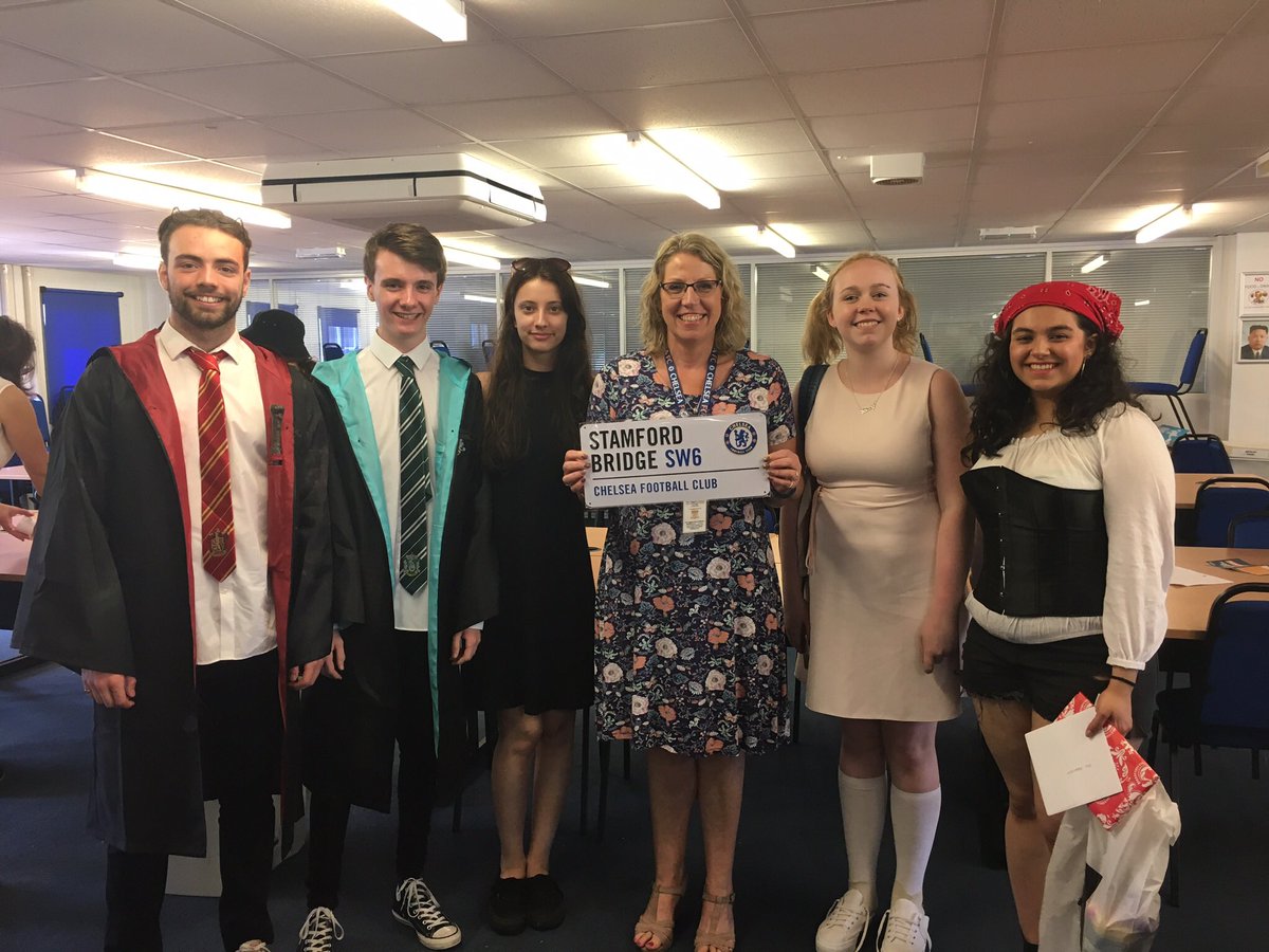 piggenglit's tweet photo. Fantastic last day for year 13. Thank you all @PiggottSixth https://t.co/Slpn55tHgG