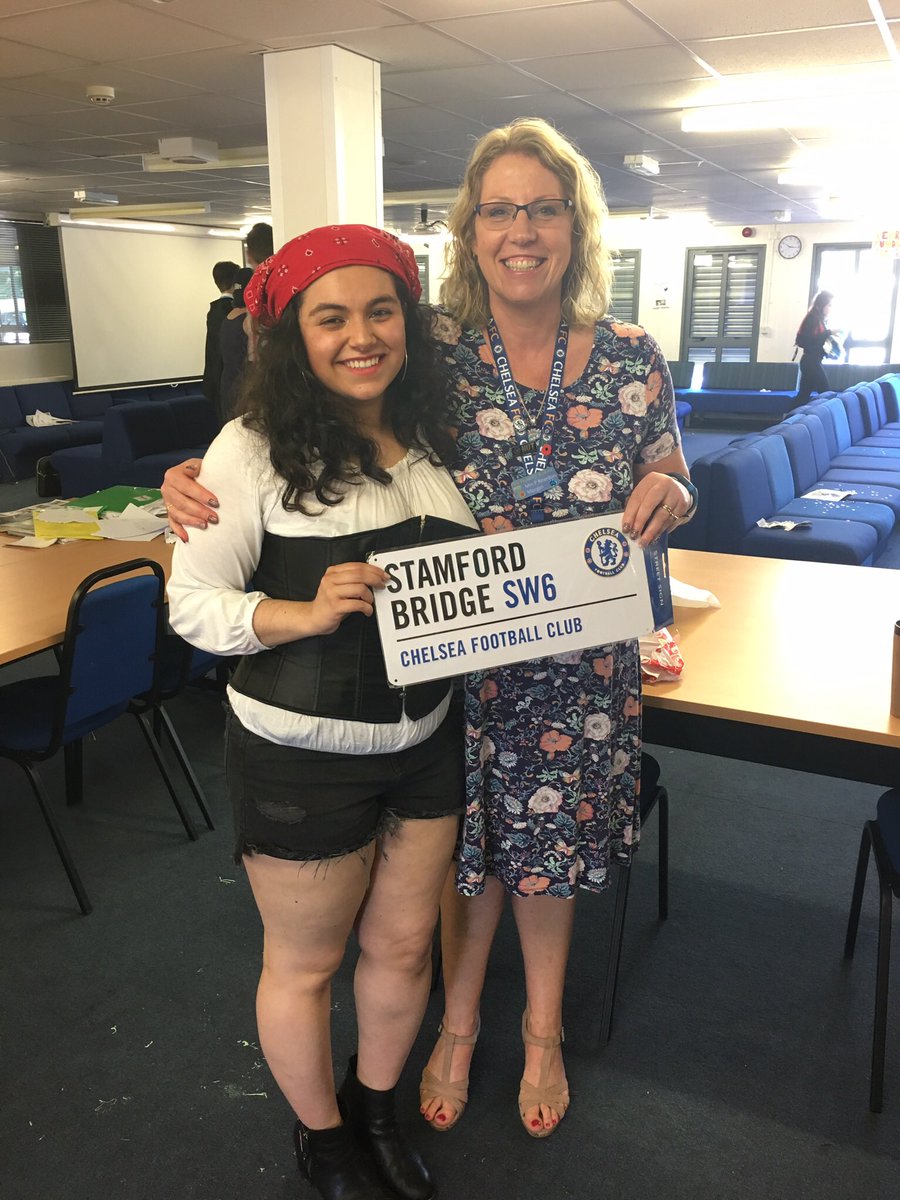 piggenglit's tweet photo. Fantastic last day for year 13. Thank you all @PiggottSixth https://t.co/Slpn55tHgG