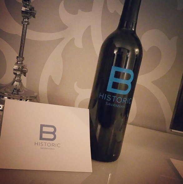 BHistoricSav's tweet photo. Happy Wine Day! What’s in your glass? #BHistoric #wineday #wine 
Photo: @peacefulheartsfoundation https://t.co/lBipWLorMF