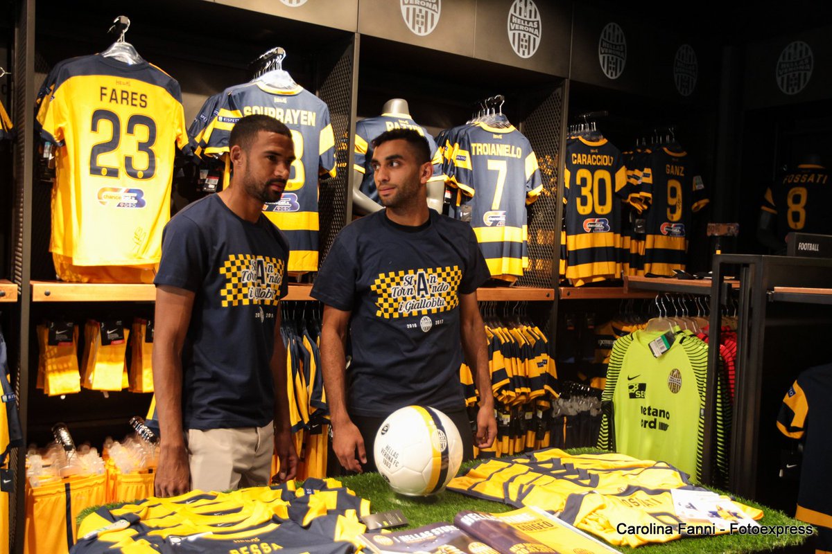 HellasVeronaFC's tweet photo. #HellasInStore: un pomeriggio con Fares, Souprayen, Nicolas e Troianiello
Leggi qui ➡https://t.co/d7rFaSlFQx https://t.co/B0H6wILCU6
