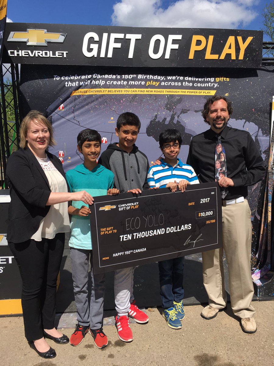 EcoleMcTavish's tweet photo. So proud of Krish, Chintan, Rafiu, and @MsMoodster with Eco YOLO for being presented with $10000 from @ChevroletCanada today! @FMPSD https://t.co/pdxWpINEDf