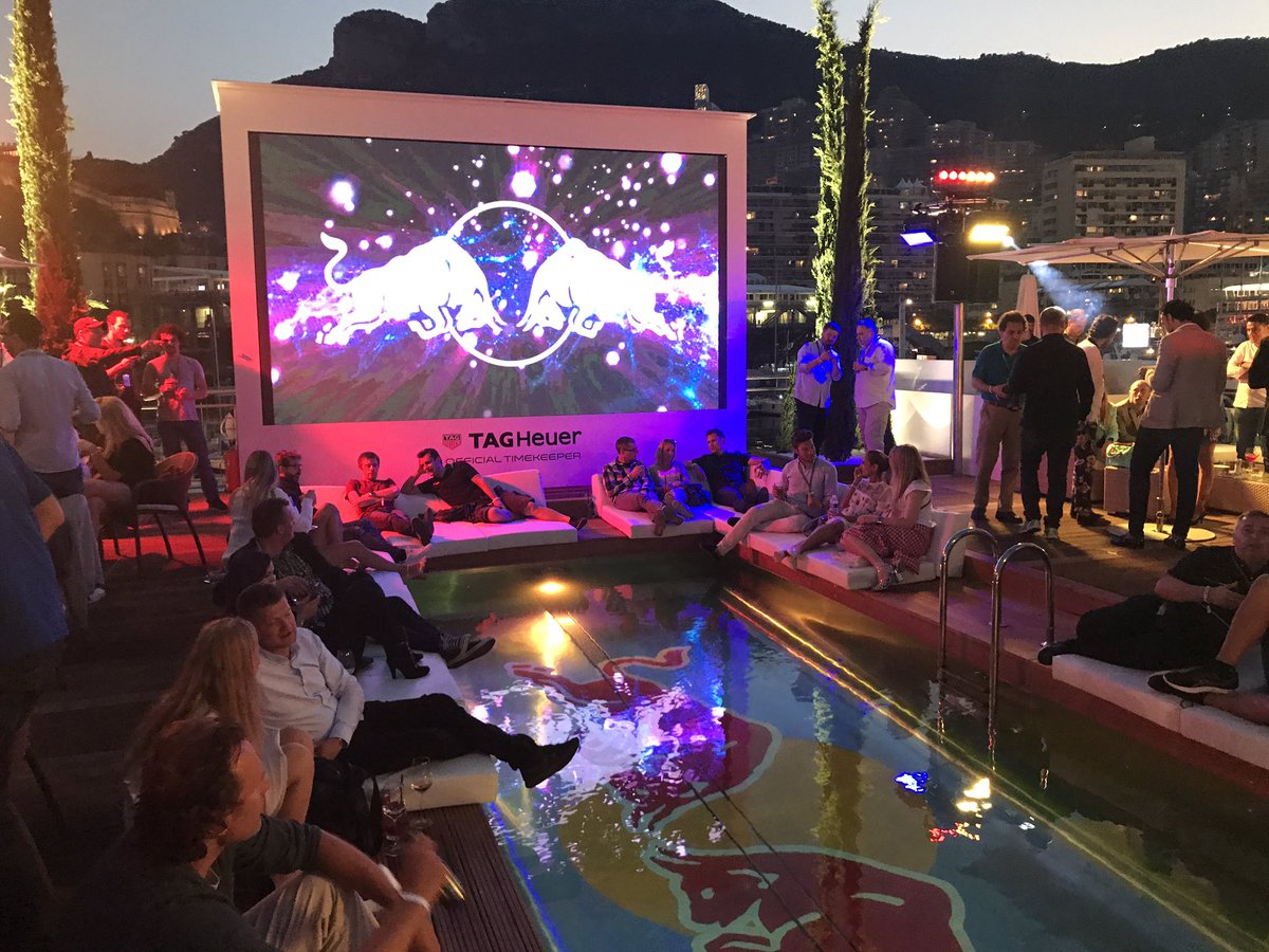 El equipo de #F1xFOX festejando el cumpleaños de <a href="/ulipani/">ulises panizza</a> en la  fiesta de Red Bull en el Energy Station #MonacoGP