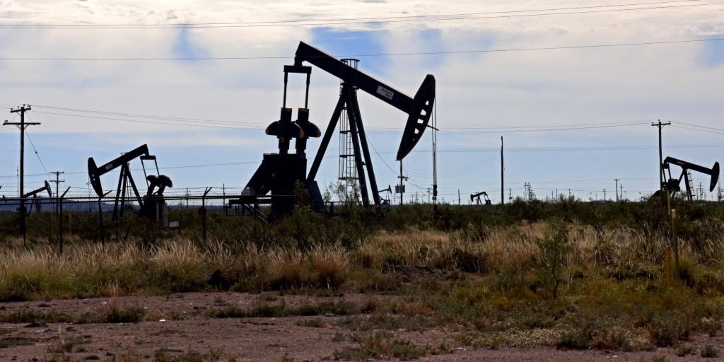 Frac sand demand is expected to exceed peak 2014 levels before the end of the year goo.gl/TgI2ll #oilandgas #hydraulicfracturing