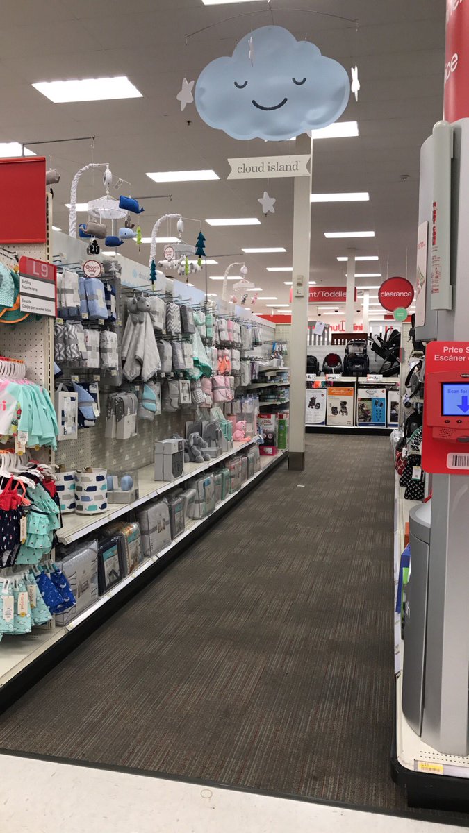 Cloud island is set and ready for the weekend! #thesnuggleisreal <a href="/m_deyle/">Mike Deyle</a> @smithakaitlin