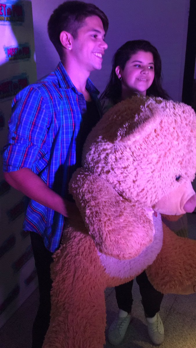 MundoBruzalo's tweet photo. Que lindo estuvo el Meet and Fun de Gonza en La Plata!!! https://t.co/W1uKPom6fL
