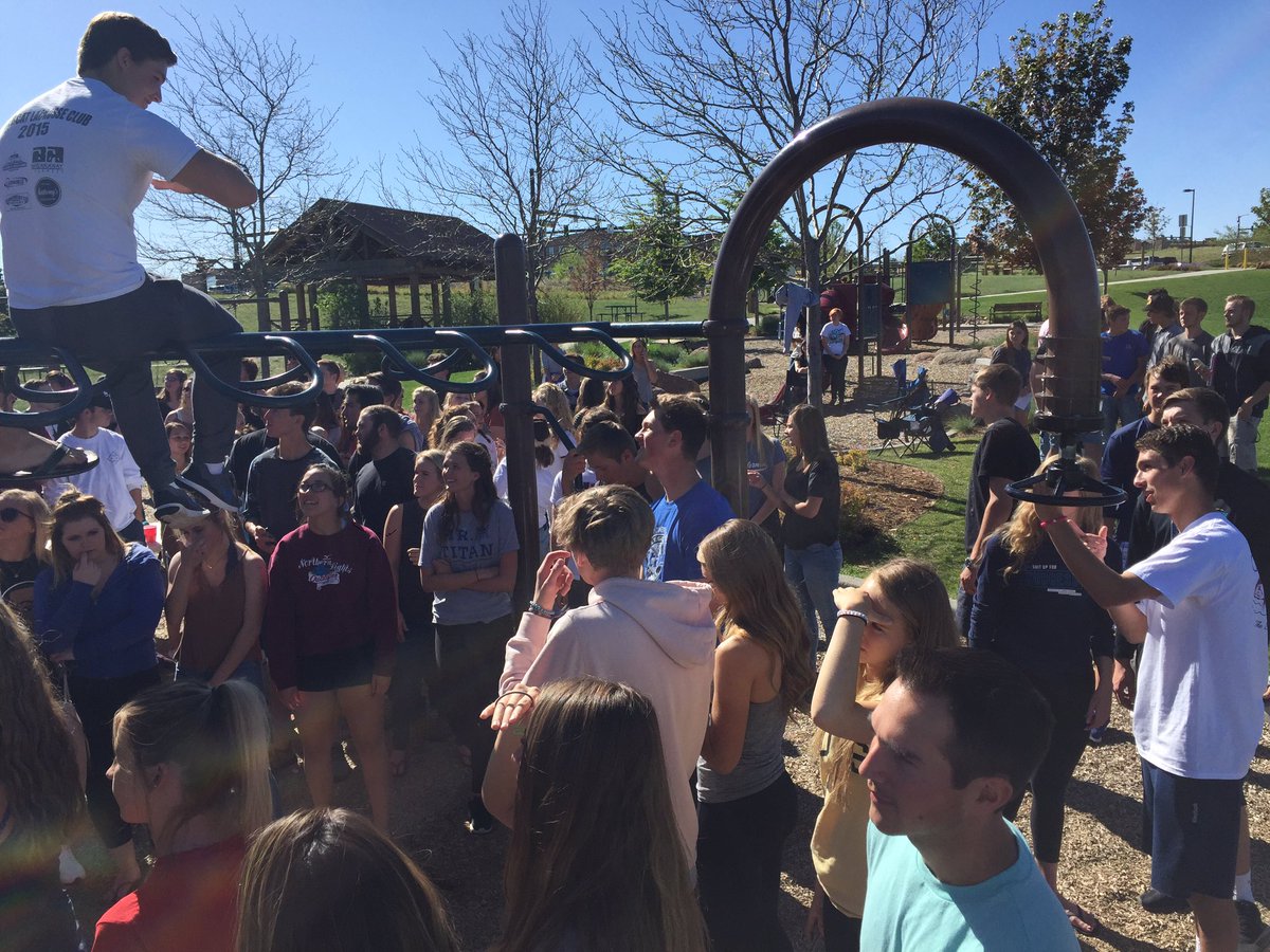 LTclassof2017's tweet photo. Well the senior prank was a success!! #BestPrankEver #Classof2017 https://t.co/qK6Qq75Ioe