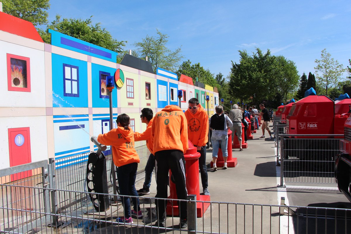 Technautonomes's tweet photo. 4 @Flloec Firemen in #legoland #billund today https://t.co/WcksMuPy2B