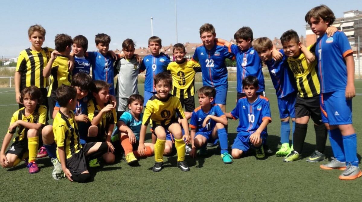 CPBoscoMerida's tweet photo. #Futbol PREBENJAMIN @CPBoscoMerida y @CDLegionX. Otro que pasan un buen rato con el #TorneoMPdlH en @SalesianoMerida https://t.co/Uxw7ShZksn