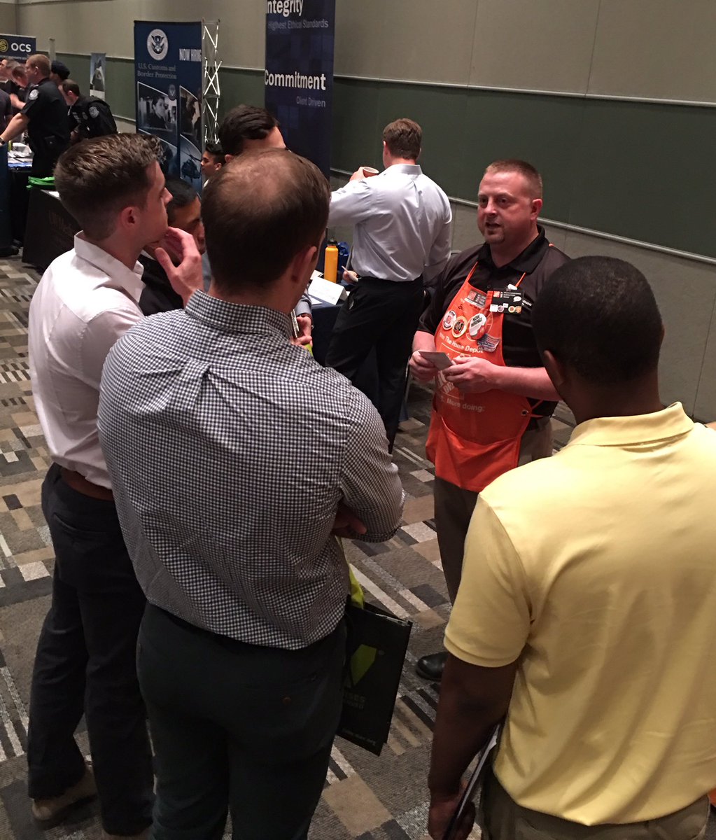 JulieGee19's tweet photo. Eric Stout at the DAV Vetrans Job Fair @ericstout32 @jenny_helme @CourtneyMKorkow https://t.co/i1hztiTptx