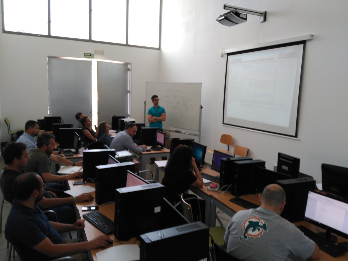 Colaborando con @cepmalagafp para formar profesores en avances en desarrollo Java con <a href="/hubiqus/">Hubiqus</a>. <a href="/PTAMalaga/">Málaga TechPark</a> <a href="/FPAndaluza/">Formación Profesional Andaluza</a>
