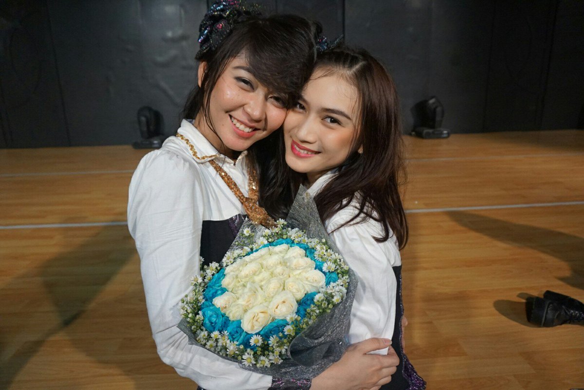 MelodyLaksani's tweet photo. Otsukaresama :') good night! https://t.co/ZCjfdZz0tU
