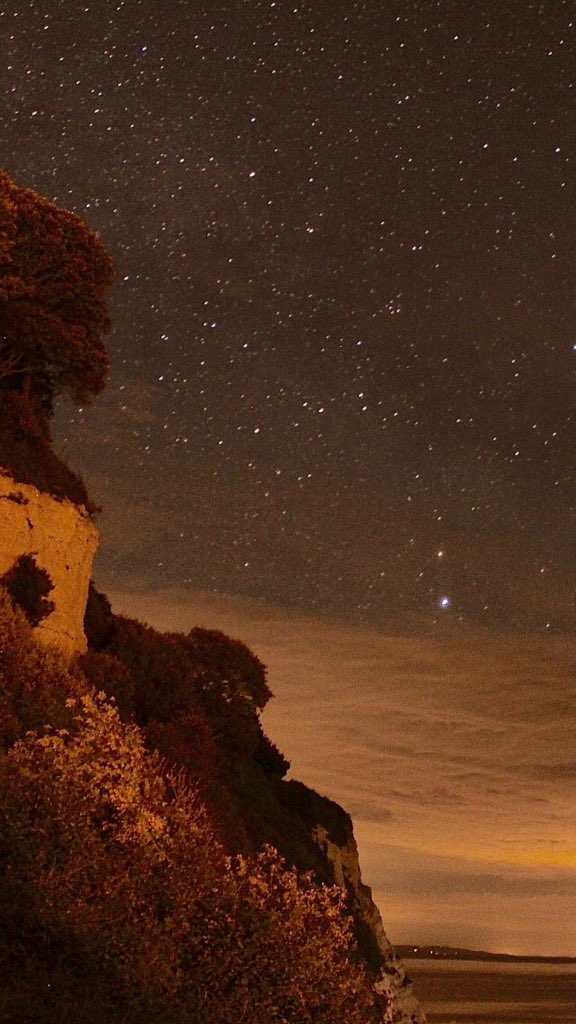 larlar1971's tweet photo. Keep looking up! #astronomy #astrophotography 

Jurassic Coast, Devon https://t.co/L3B3ucaq1t
