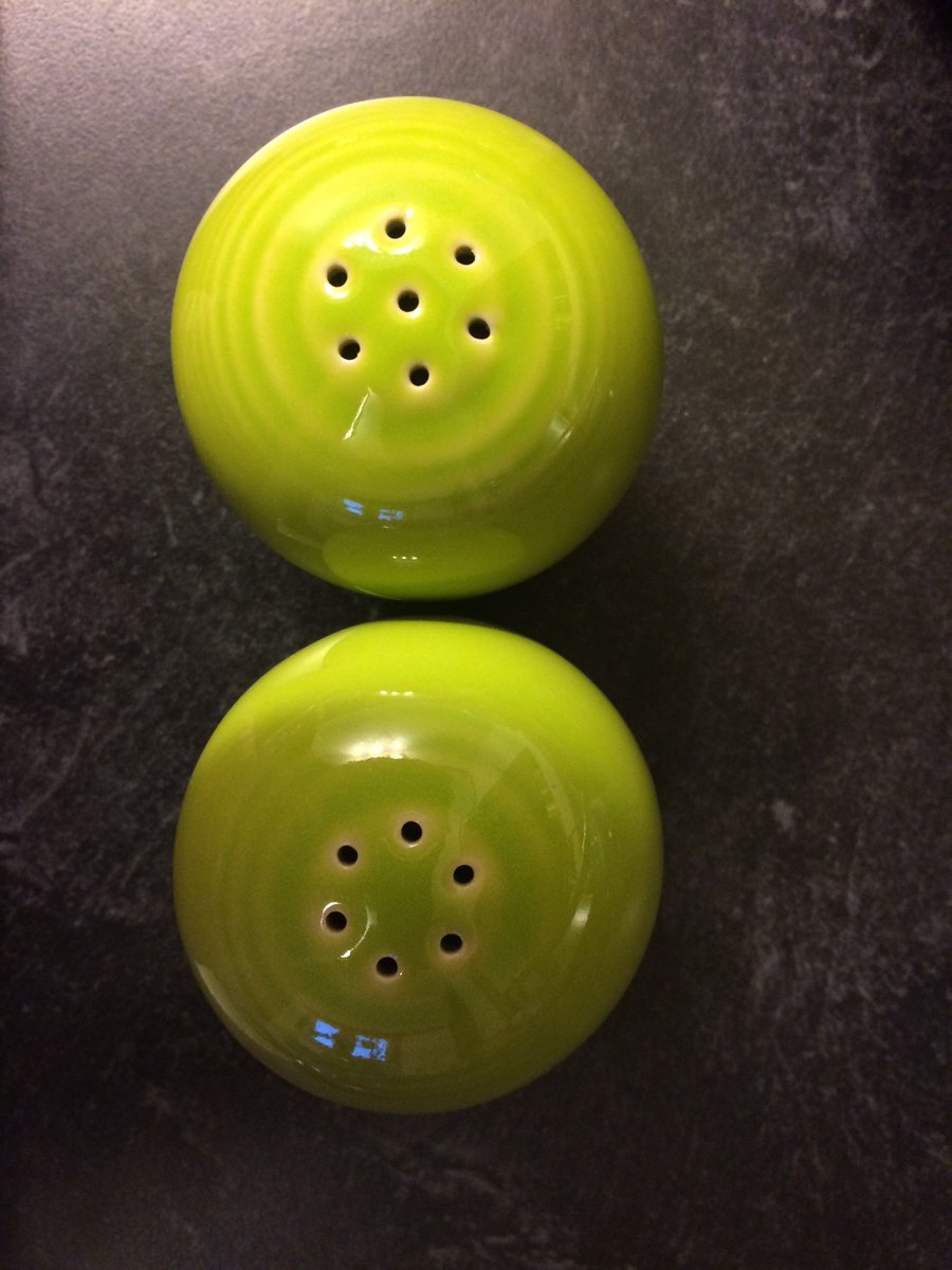 EliseMarie_Camp's tweet photo. Ok, Twitter: Which one is for salt? Which one is for pepper? https://t.co/bFdtfMJLk2