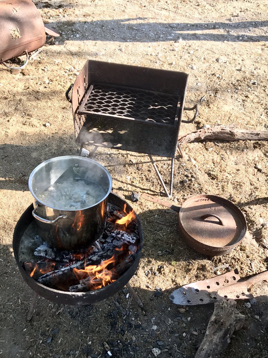kensal1989's tweet image. Texas style cooking.....#openflame #bbq #fire #grilling #texasstyle #boil #cowboy #cowboystew #stew