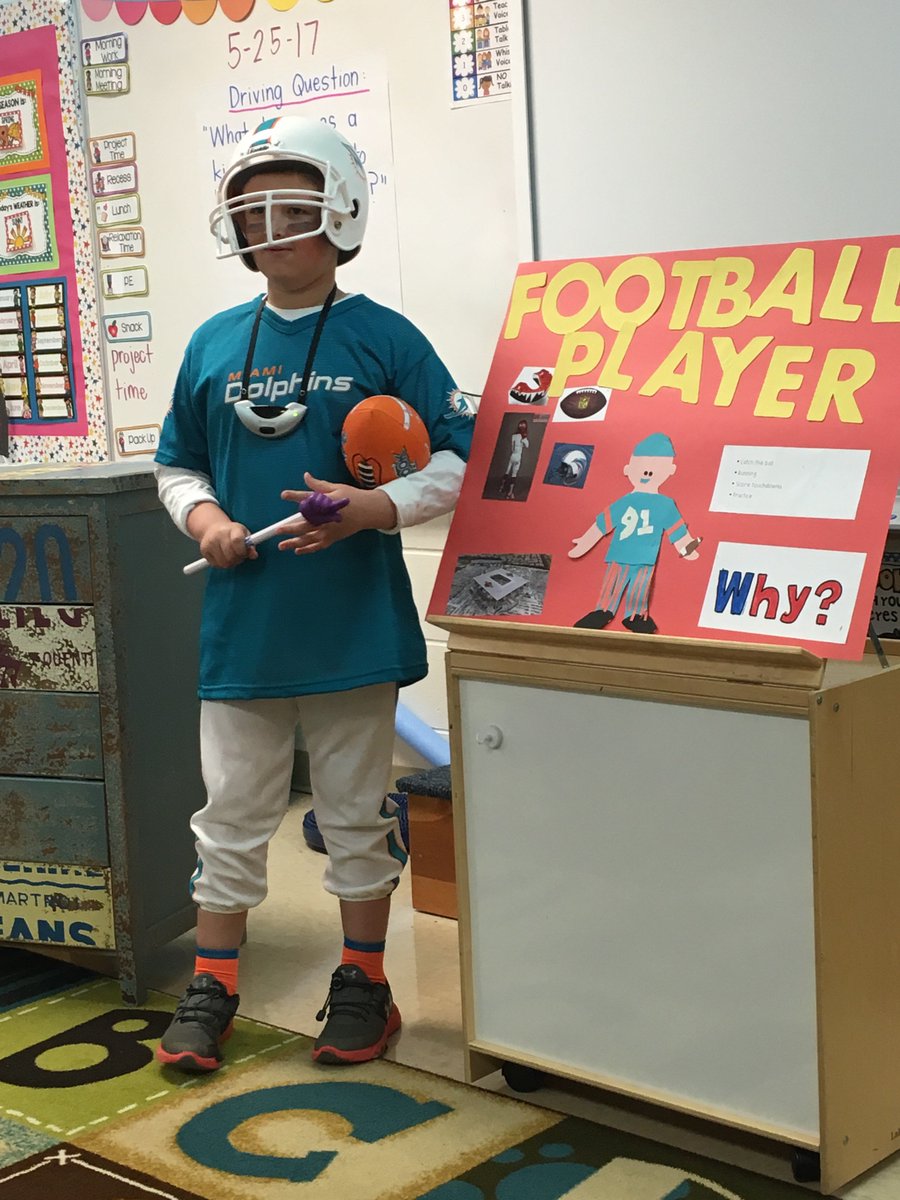 MJWestemeier's tweet photo. Only 18 years 'til the 2035 @nfl draft, @BethWestemeier @MiamiDolphins @miamiphins13 #CareerDay #GalleryWalk https://t.co/ZFT88vWTio