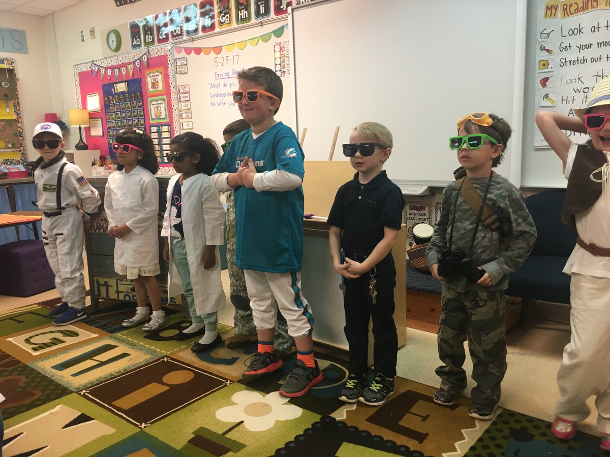 MJWestemeier's tweet photo. Only 18 years 'til the 2035 @nfl draft, @BethWestemeier @MiamiDolphins @miamiphins13 #CareerDay #GalleryWalk https://t.co/ZFT88vWTio
