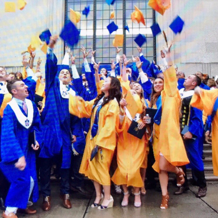 smhclassof2017's tweet photo. congrats 17s!!! it's been real ✌🏻🤘🏻💙💛 https://t.co/gTkgrXfhdn