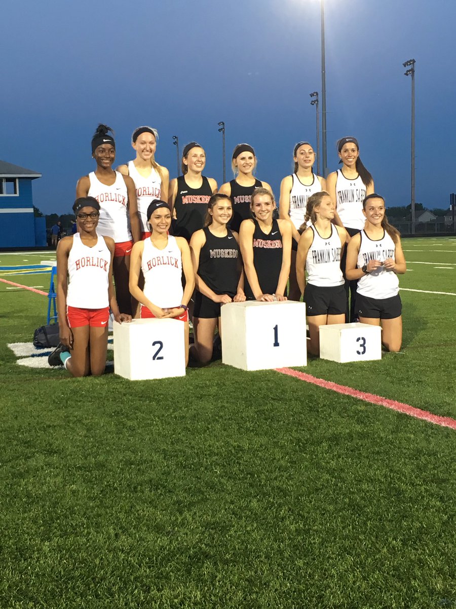 HorlickGirlsTF's tweet photo. Our 4x400 is going to state!!! #statebound @kelonyaedwards1 @leezlie_ortiz @sydneypitrof @mwhite_3 https://t.co/MJvc1NXHNL
