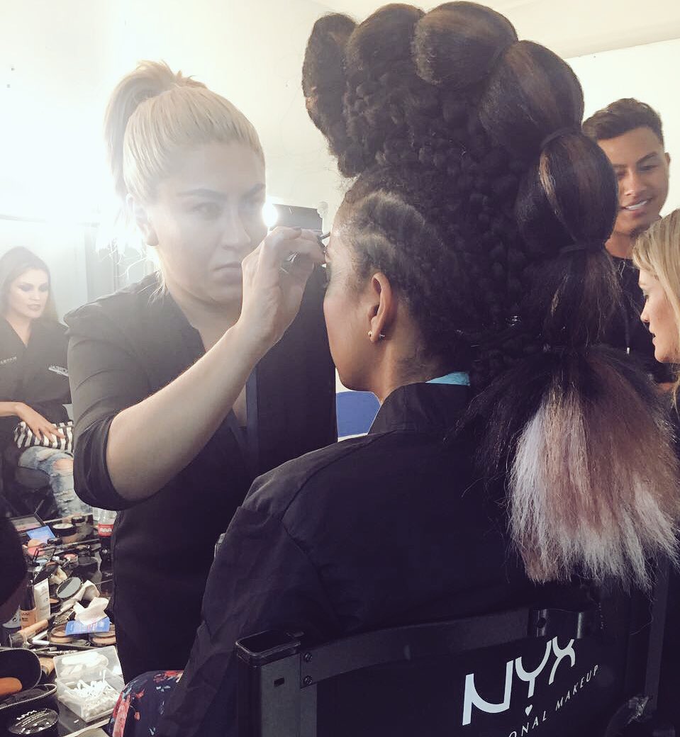 lorealcolombia's tweet photo. Conéctate al Facebook de #LorealProCol para ver en vivo a nuestra embajadora Guylaine Martel con los #ItLooks de esta temporada! https://t.co/FOcJAo8Ukm