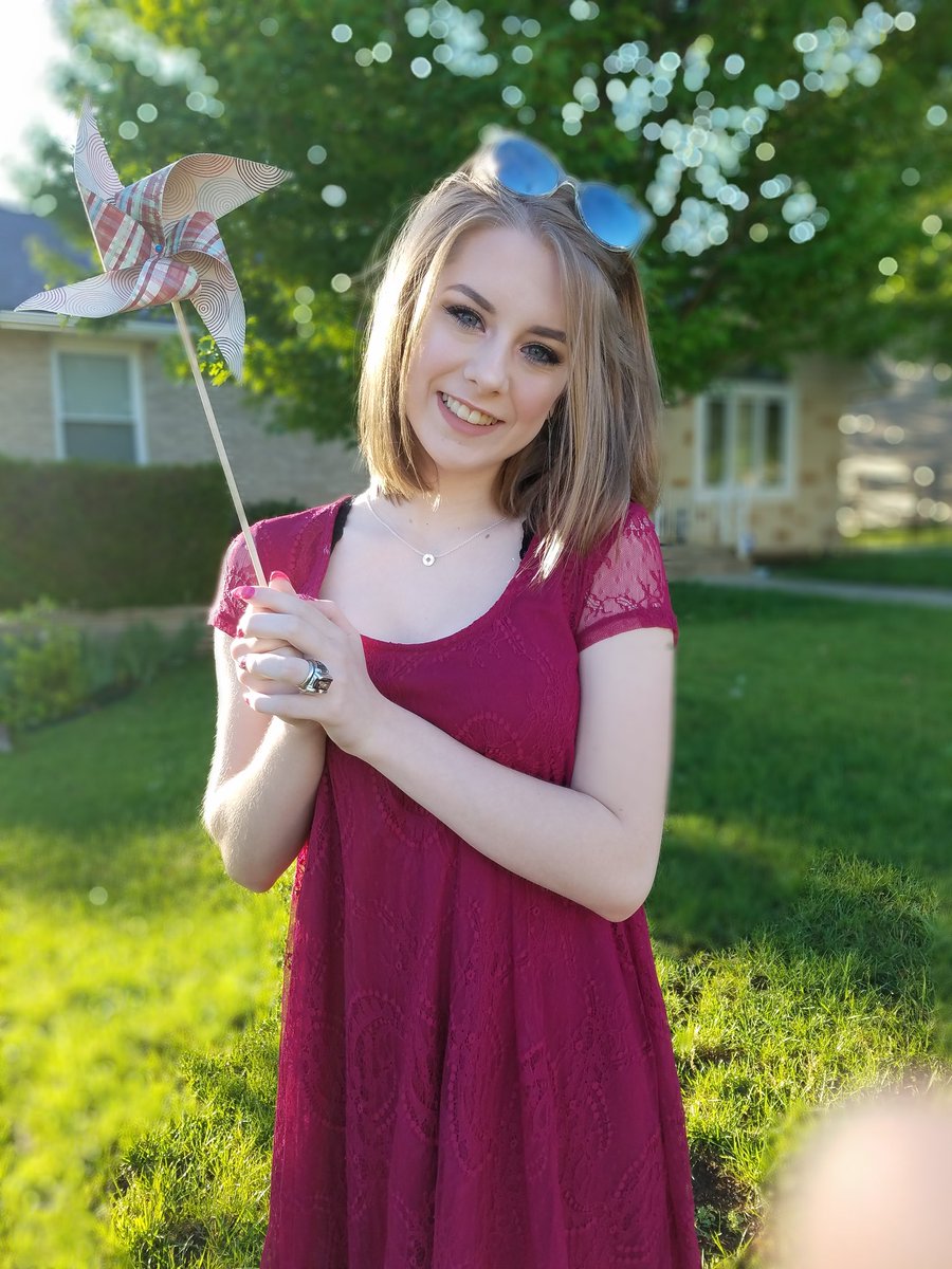 lanarenemo's tweet photo. Last day of school!! Finally a junior #highschoollife #2moreyears #hardestyearsahead #gonnariseup #summerisofficallyhere https://t.co/ehcI0zfNYf