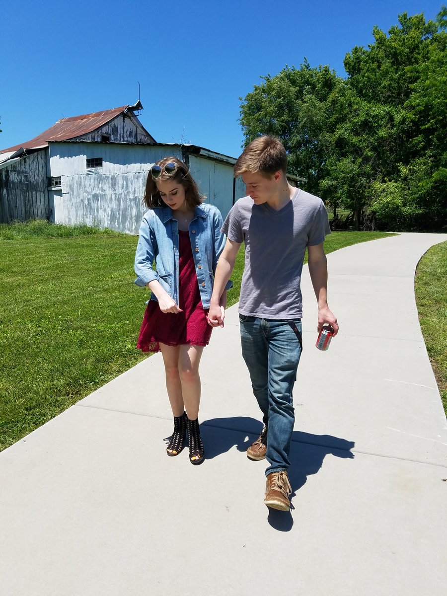 lanarenemo's tweet photo. Last day of school!! Finally a junior #highschoollife #2moreyears #hardestyearsahead #gonnariseup #summerisofficallyhere https://t.co/ehcI0zfNYf