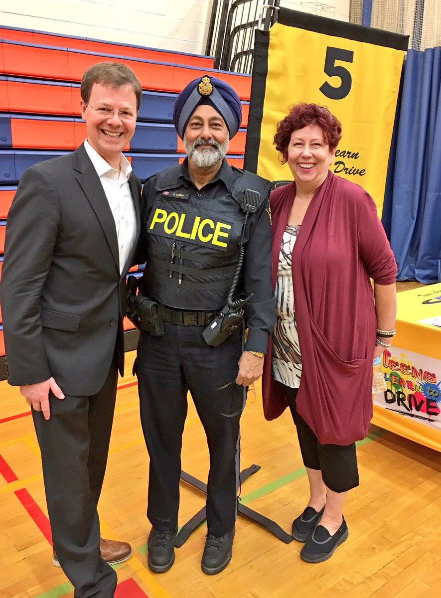 SvenTrueNorth's tweet photo. #TeensLearntoDrive is a community program delivered by @AnneMarieHayes & team. Dropped by to see it in #Mississauga this am. #RoadSafety https://t.co/2MNMon8fLr