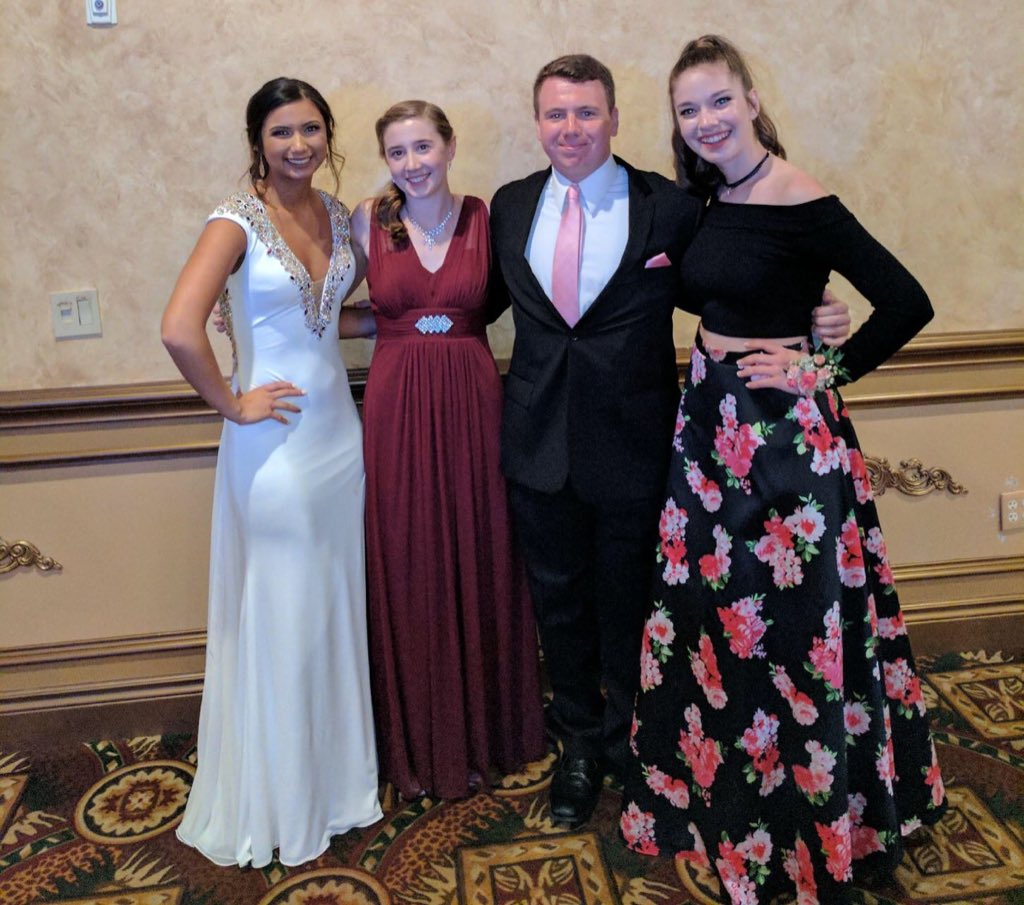 OFHSClassOf2017's tweet image. It&apos;s been a pleasure serving all of you guys these past four years! Here&apos;s to vast opportunities the future brings!

- Your Class Officers