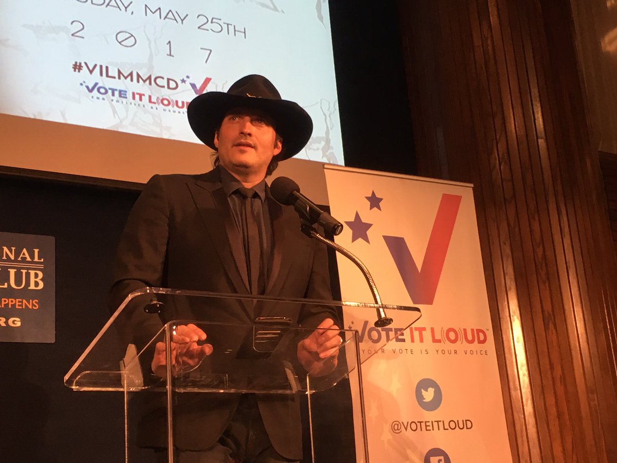 SuzGamboa's tweet photo. Filmmaker Robert Rodriguez (@Rodriguez) "Creativity can create the culture of change this country desperately needs." #MMCD #VILMMCD https://t.co/kTsTFjeHza