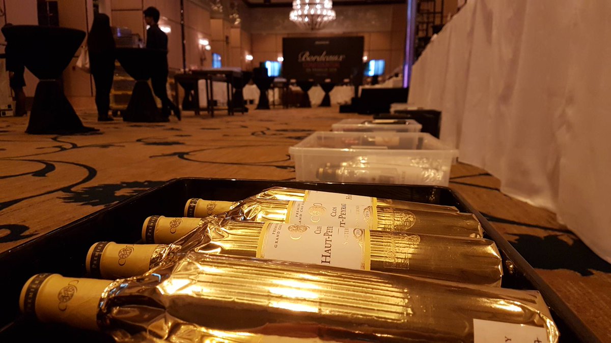 JamesSuckling's tweet photo. Bottles are ready and waiting for #BordeauxConfidential later today. #BordeauxIsBack #Bdx16 #JSEnPrimeur  #HongKong #JSEnPrimeur https://t.co/H8Xhw534c4