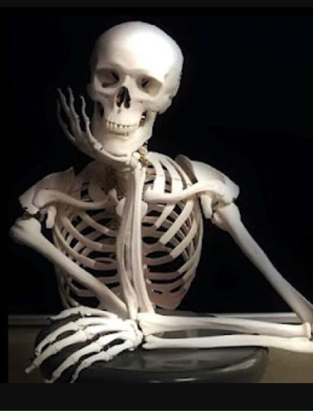 BarbyGalizzi's tweet photo. @AxelOficial Acá esperando las novedades del nuevo disco https://t.co/ryRjJzSnjC