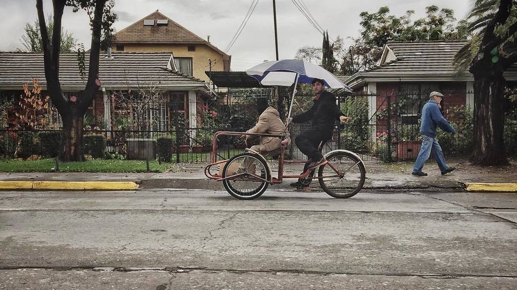 bicivilizate's tweet photo. La calle Eduardo Castillo Velasco hoy me regalo esta escena 100% a ritmo humano. #ñuñoa #bicilogistica https://t.co/r6PDEDCfYA