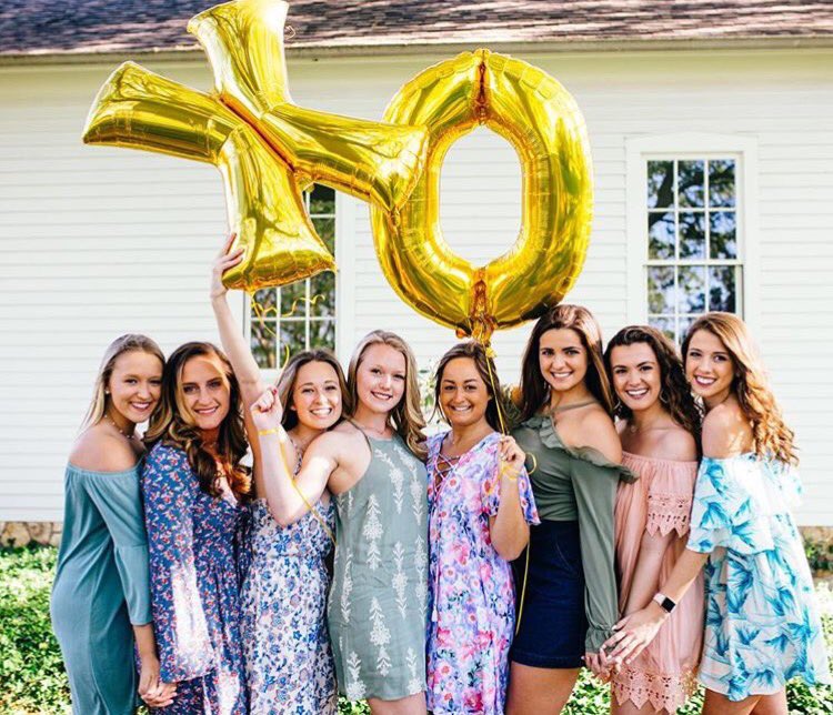 MizzouChiOmega's tweet photo. only ONE week until recruitment registration opens!!  #GoGreek #GoChiO 💛✨❤ https://t.co/Va1Iu9r8Xq