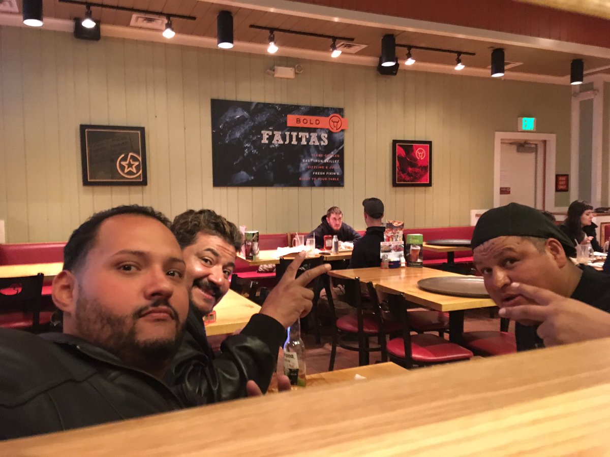 RickyStyles3's tweet photo. Aquí en familia de la wrestling Jorge Luis Rivera y El Demoledor https://t.co/ZBqkvHsdxW