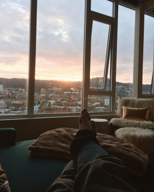 nvportlandapts's tweet photo. Scroll through our Instagram account, nv.portland, while enjoying the #PortlandSunset view! #NVviews #LikeNoOther https://t.co/7XEmVso5TV