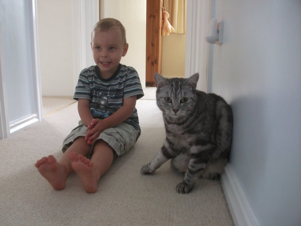 rosiechatcat's tweet photo. Great pic of myself and my best mate Isaac back in the day! #isaacrocks https://t.co/bWXxEmvg0c