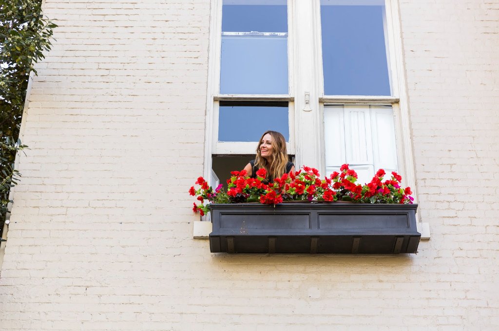 HeadandHandPR's tweet photo. Introducing #Designer Lucinda Loya, known for #interiors that mix classic styles w/ bold color, pattern &amp; world class #art. Welcome to HHPR! https://t.co/GNSWbkADhn