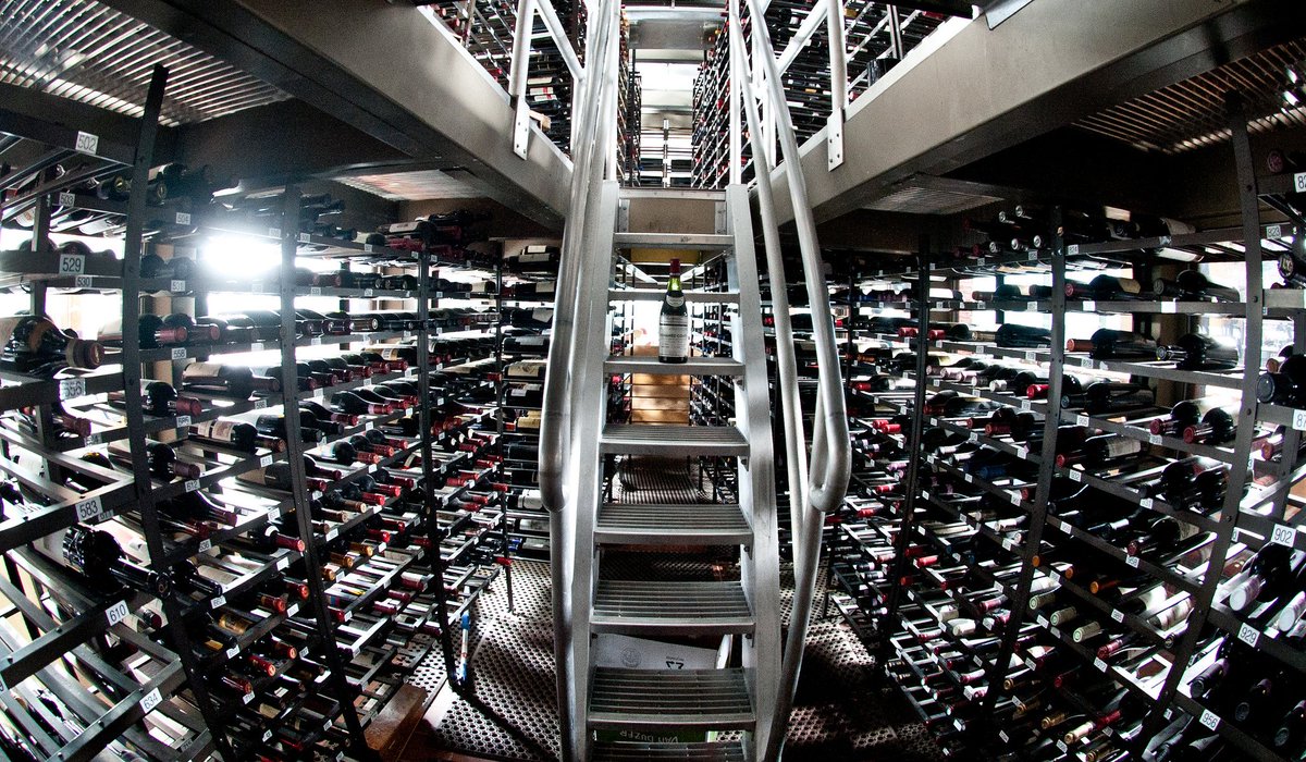 AlizeLV's tweet photo. 800 wines perfectly placed 56 floors above the Las Vegas Strip. Celebrate #NationalWineDay at Alize! https://t.co/8EgL7OMlzb