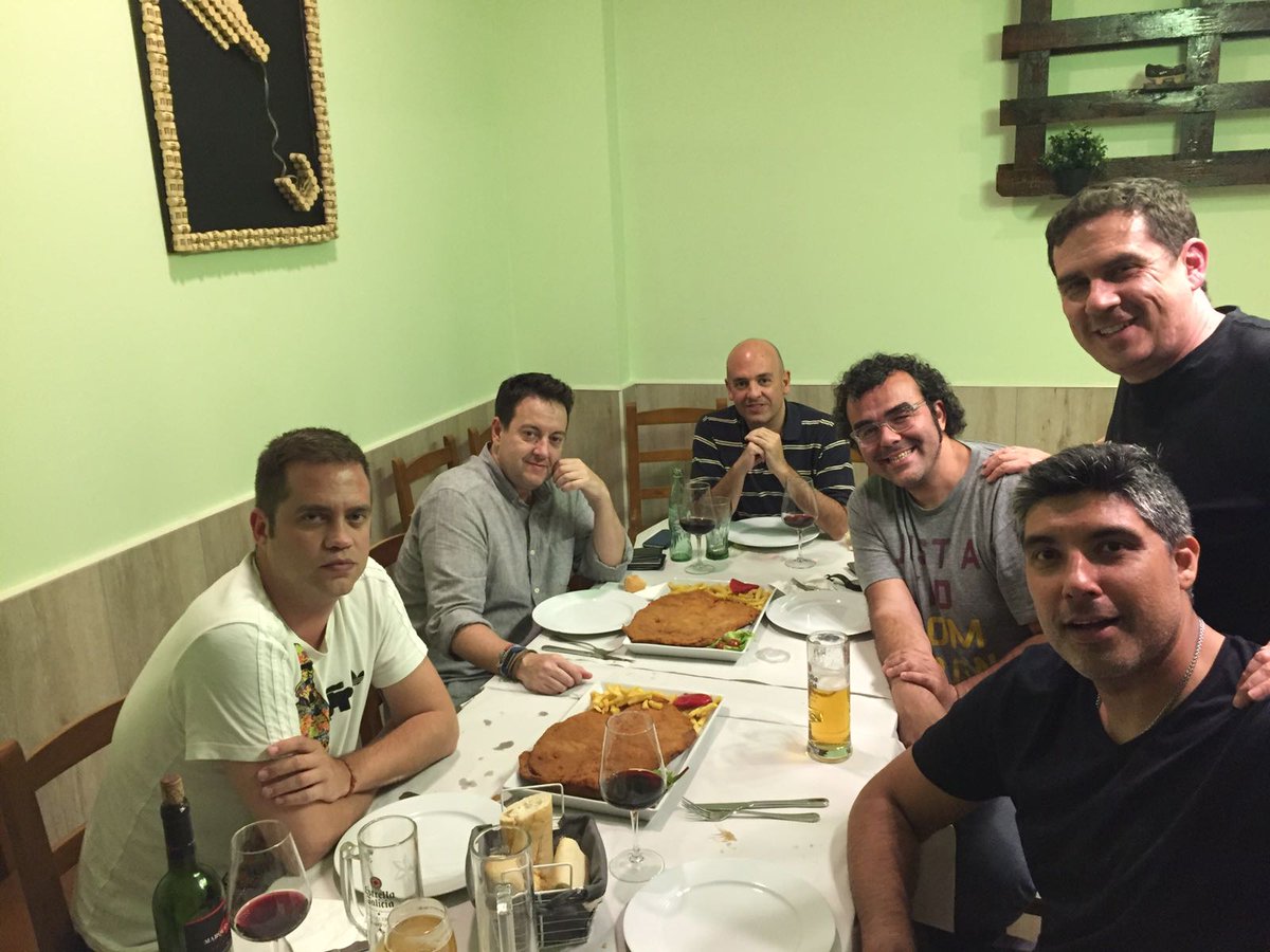 PitiHurtado's tweet photo. Cachopo time, basket y reencuentro con amigos. https://t.co/tEYM7CKt9V