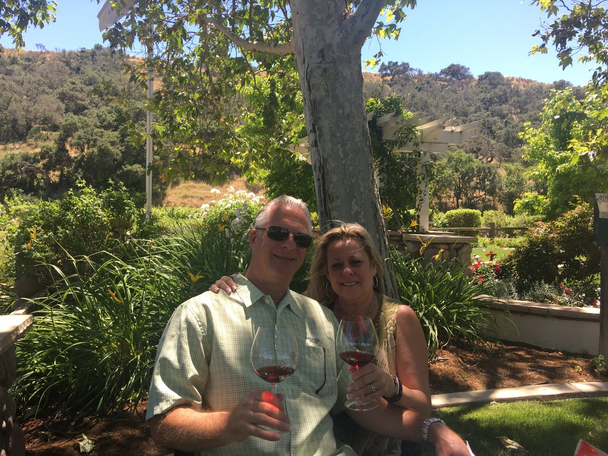 SymphonyPools's tweet photo. Cheers to #nationalwineday and #livingpoolside @MasterPools @MissionPools @memphispool @Claffey_Pools @CreativeMPools @PentairPool https://t.co/oes8nmILBs