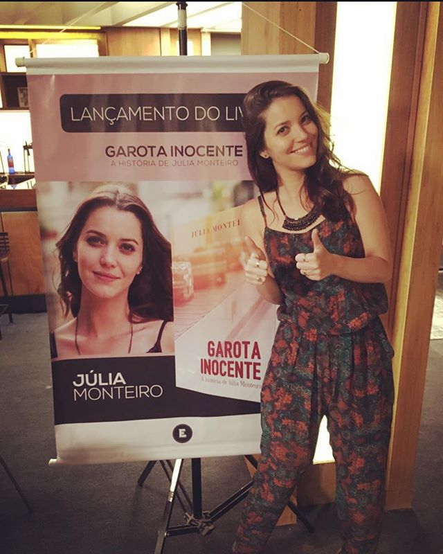 Sobraltaii's tweet image. Hoje é o lançamento do livro da Julia @gshow @RedeGlobo Deveriam disponibilizar esse livro pra gente #RockStory AHistóriaDaGarotaInocente