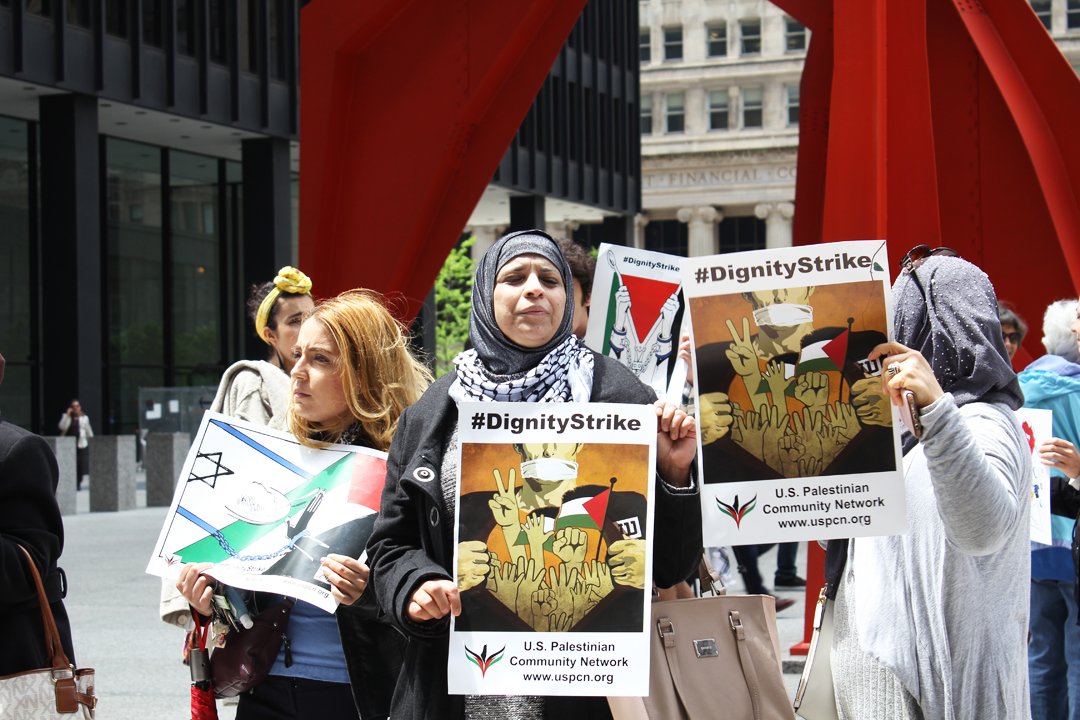 Chicago organizers demand action from IL Senators as hunger strikers enter day 39 #dignitystrikechi #dignitystrike chicagomonitor.com/2017/05/chicag…