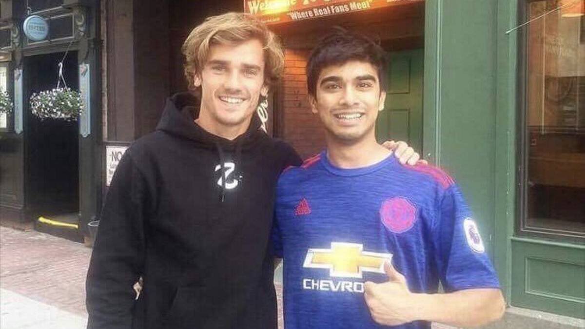 ActuFoot_'s tweet photo. Griezmann continue ses allusions à Manchester United...

(📸 @lacarab_futbol) https://t.co/c6496i0Zcm