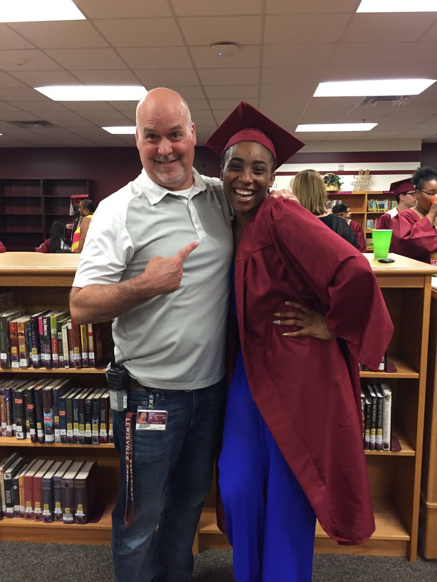 According2Dack's tweet photo. More seniors!!! #DeLayU https://t.co/rSSET8nq1Y