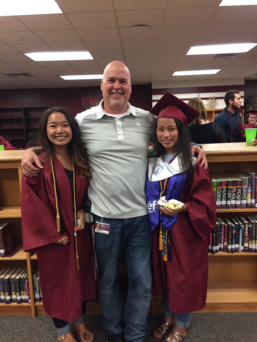 According2Dack's tweet photo. More seniors!!! #DeLayU https://t.co/rSSET8nq1Y