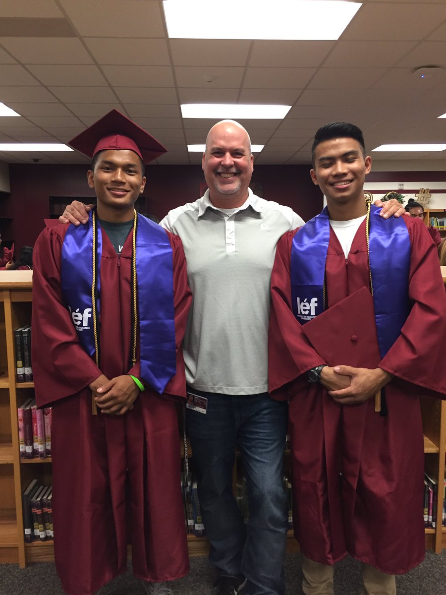 According2Dack's tweet photo. More seniors!!! #DeLayU https://t.co/rSSET8nq1Y