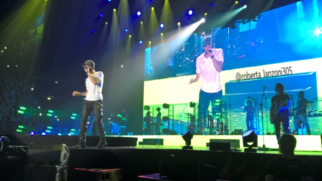 roberta_lanzoni's tweet photo. @enriqueiglesias GN my hero! 😘 I hope you're fine!😍 Can't stop to think to the #magicnight in #Milan ! 💓 #thankkyou https://t.co/kkJlyzjoVQ
